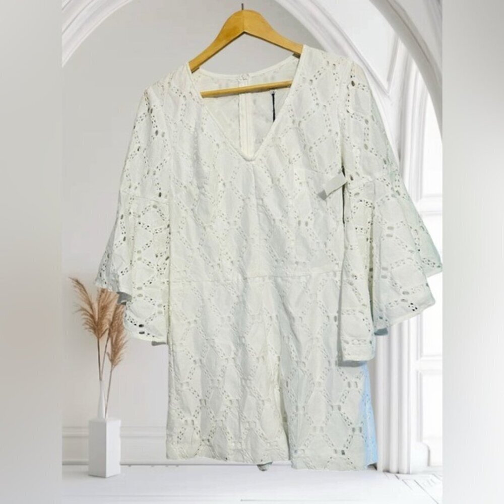 Trina Turk White Lace Bell Sleeve Romper Sz 2 Boho Chic Resort Bridalcore